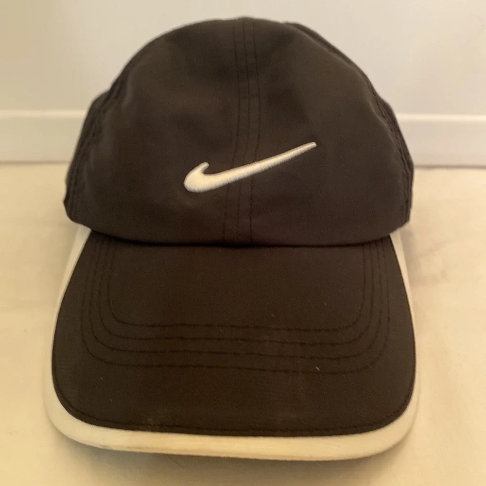 Nike Black Golf Hat With Swoosh EUC